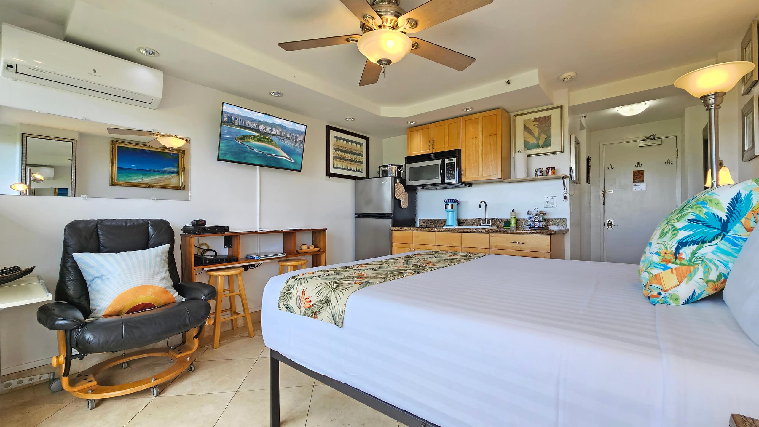 Waikiki Grand Hotel® 608 Queen Balcony Apartment - Image 30