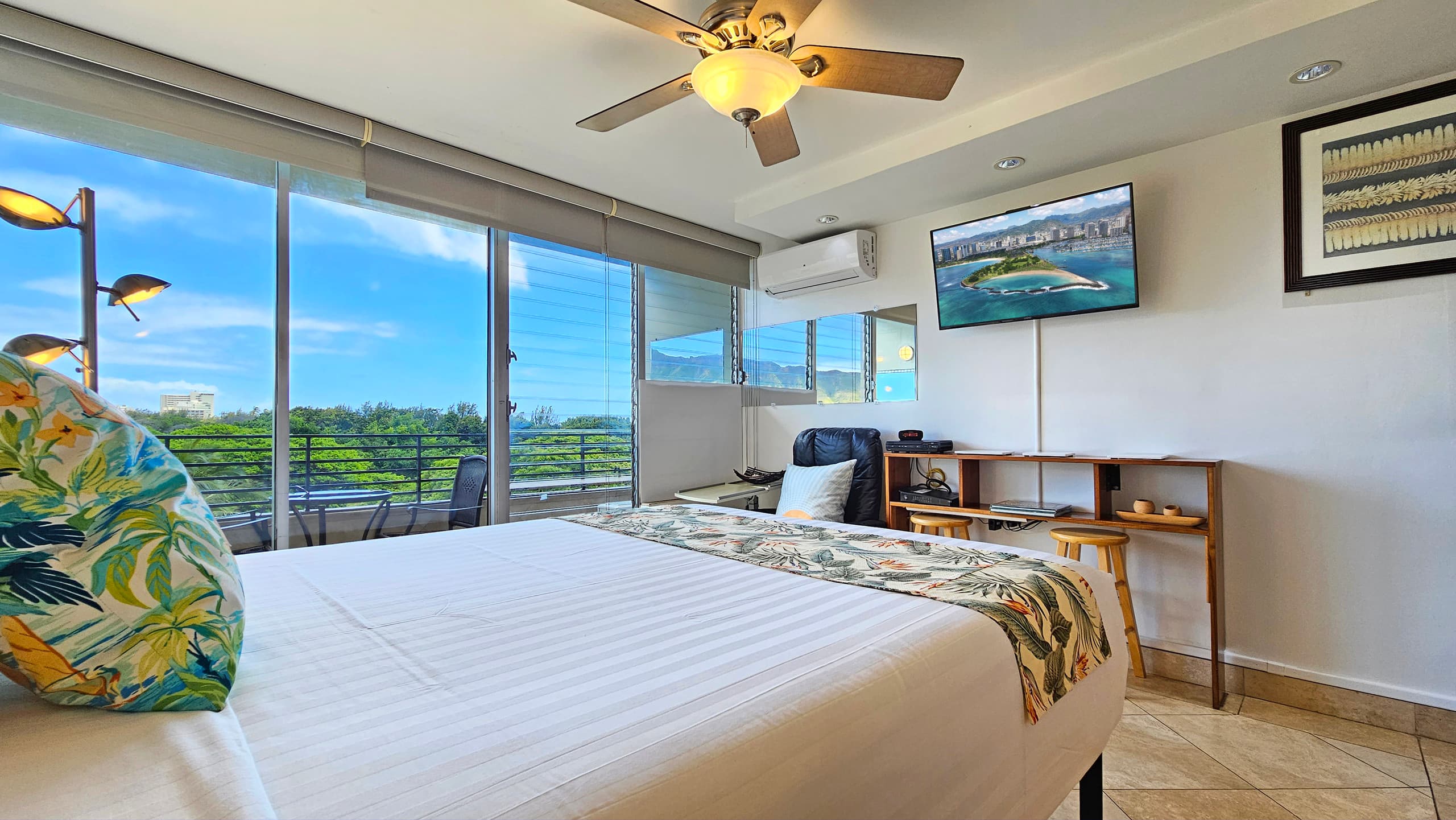 Waikiki Grand Hotel® 608 Queen Balcony Apartment - Image 1