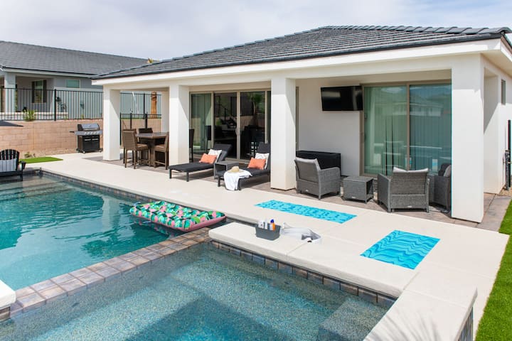 Grill & Chill by J and Amy BL991760