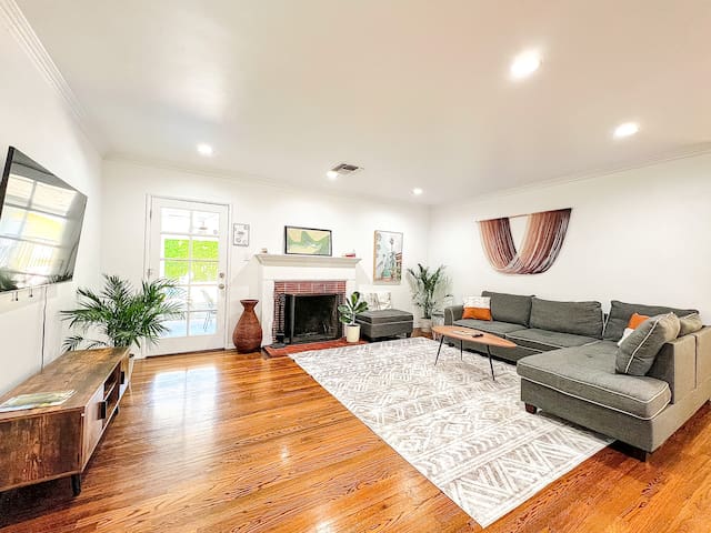 Private house with pool in LA