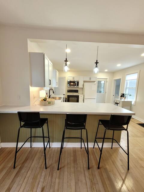 The Gateway: Sparkling 3 bdrm on the trail