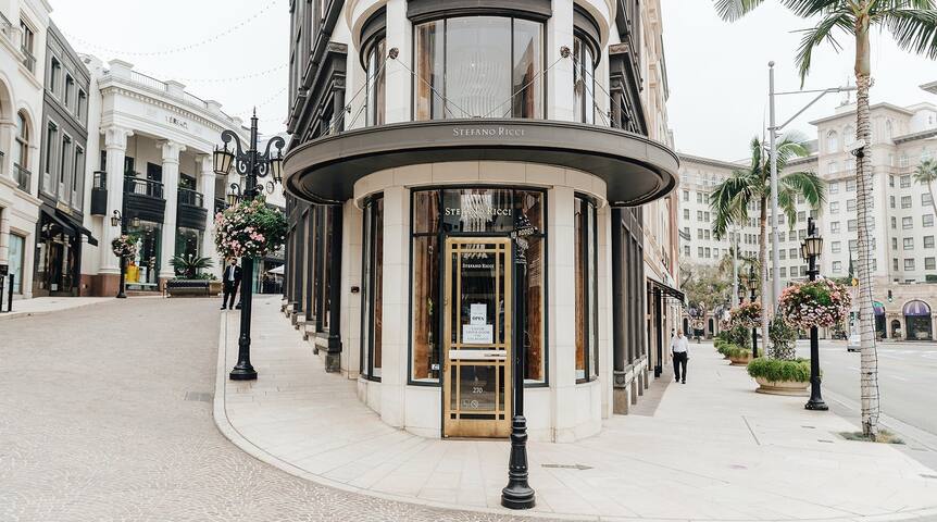 Family Comfort 1200 sqft Home () Walk to Rodeo Dr gallery image 4