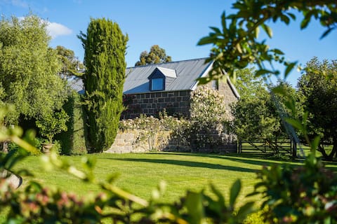 Honeysuckle Barn & Garden
