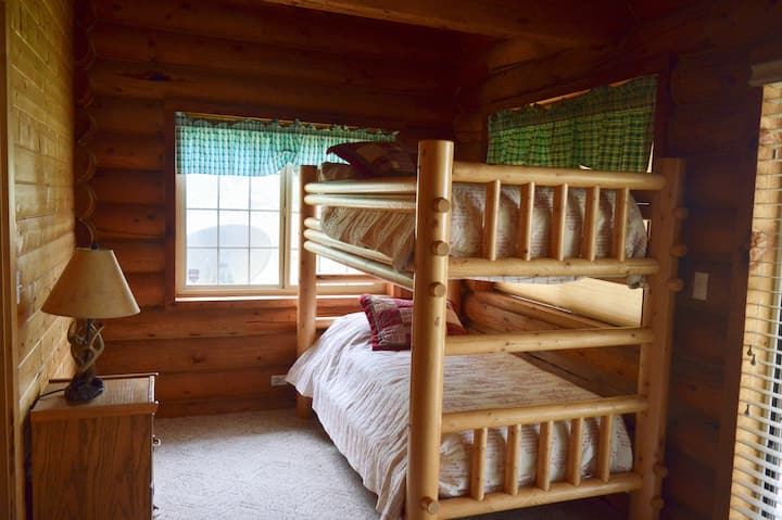 Chumba cha kulala chenye vitanda viwili. sakafu kuu