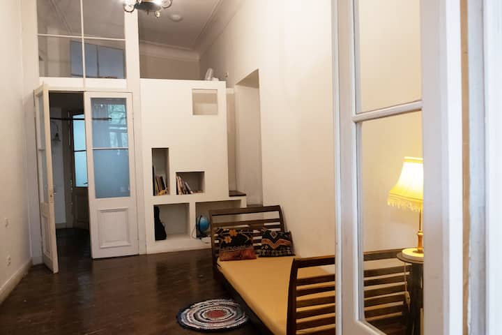 #3 Spálňa juniorskej veľkosti so samostatným lôžkom a ďalším podkrovným priestorom. V prípade potreby je možné pridať ďalšie matrace.