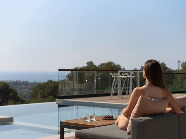 Villa En Paraiso, a Majestic SeaView Retreat  gallery image 2