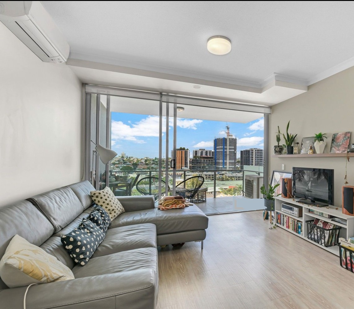 Top Airbnb: Light apt in central location in South Brisbane
