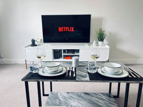 Popular Airbnb listing: Deluxe 2 Bedroom Apartment in Walkley