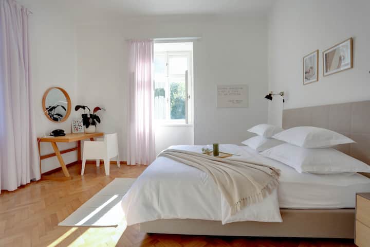 Dhoma e gjumit numër 1