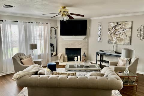 Popular Airbnb listing: Catbird Hideaway in Iah / Airport Area