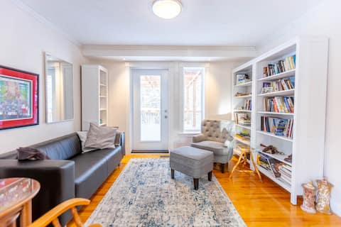 Peaceful forest home a short walk to Mt Allison