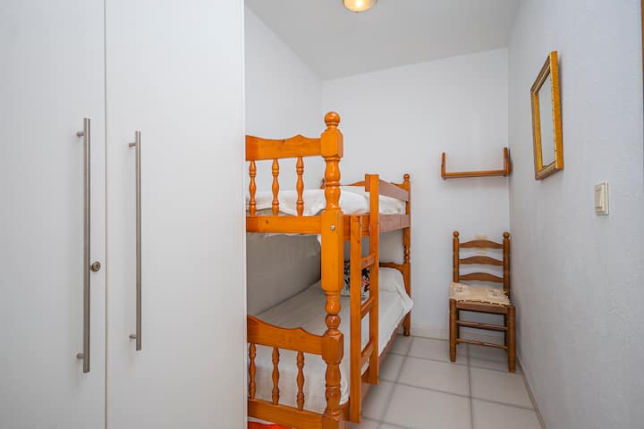 غرفة نوم ثانية بسرير بطابقين