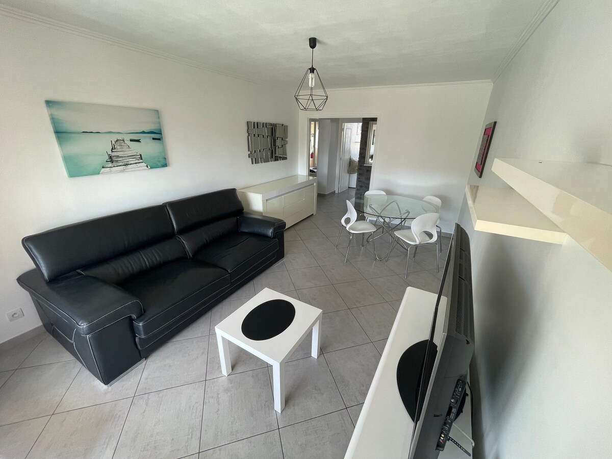 Propriété Airbnb réussie: 3 rooms, 12-min walk to the sea à Cagnes Sur Mer