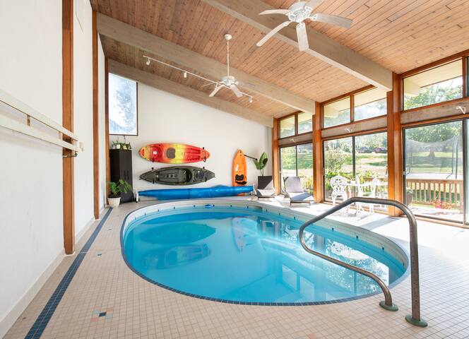 Luxury Vacation Home w/ Indoor Pool & Hot Tub gallery image 4