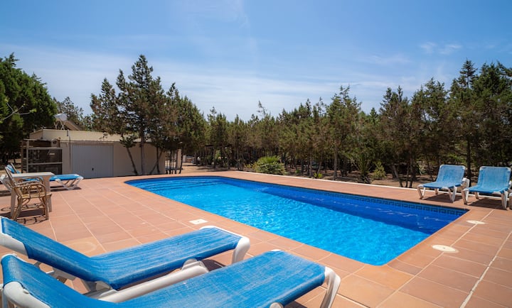 Apt Laia, for 5 people, swimming pool, air conditioning, parking