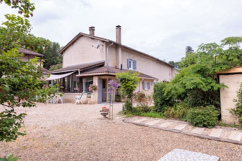 3 bedroom house - 8 people - pond - garden