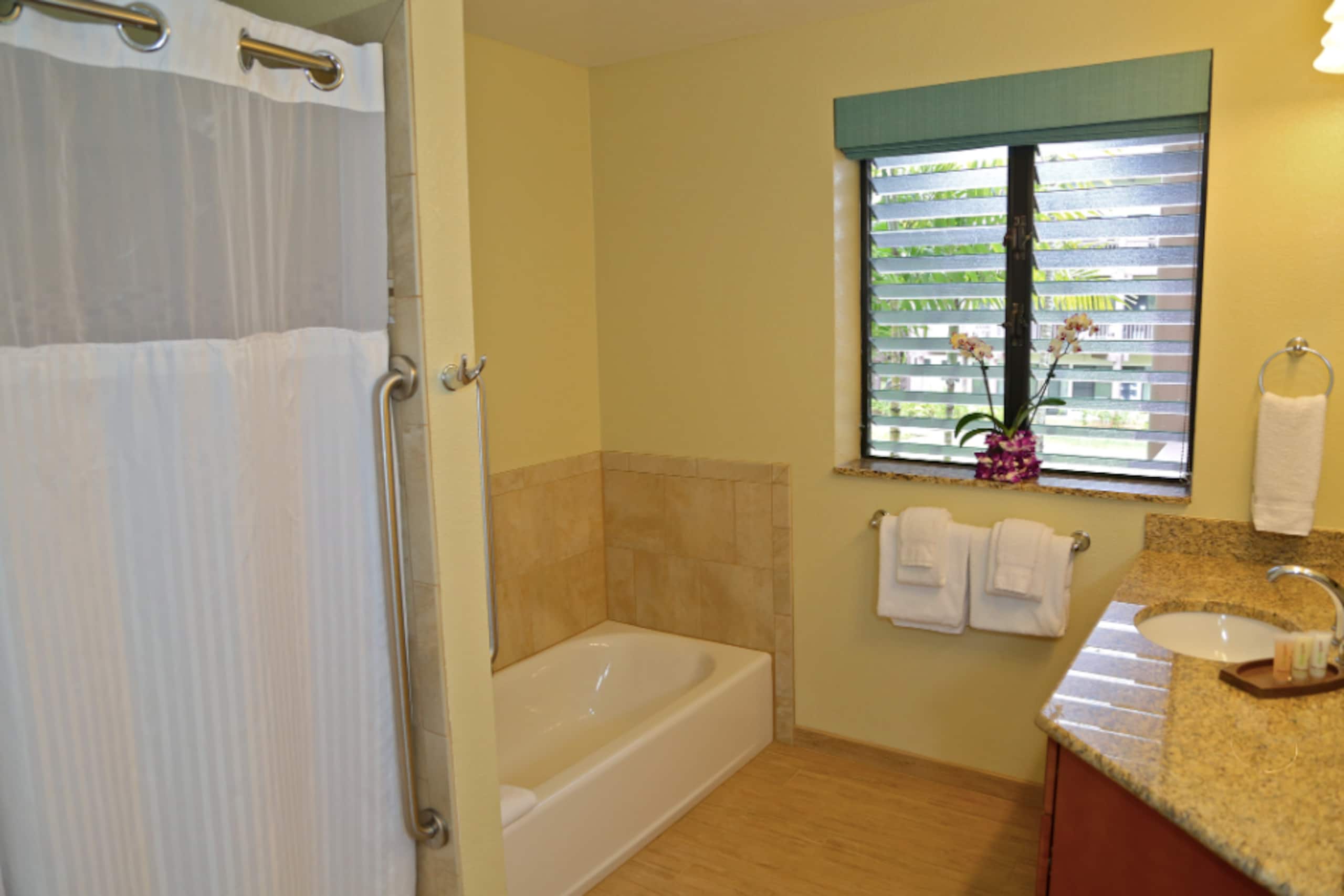 Condo in Princeville · ★5.0 · Studio · 1 bed · 1 bath - Image 4