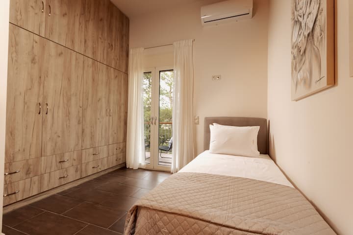 Საძინებელი 4