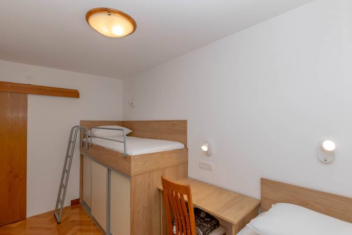 საძინებელი 1