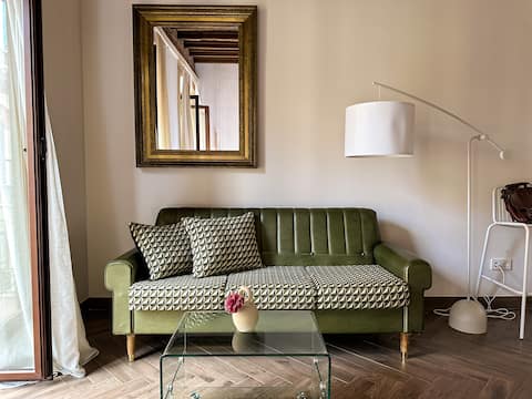 Anuncio de Airbnb popular: CETTI - Apartment with views of the Cathedral. AiRCON en Granada