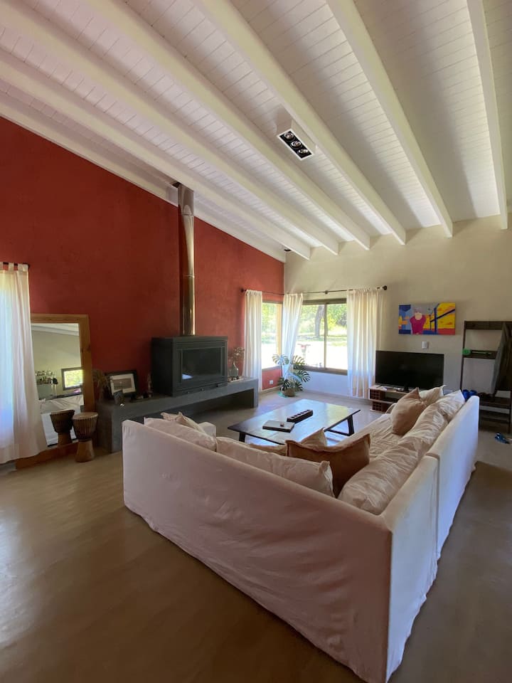Country house between farms, river. Ideal for horse riding