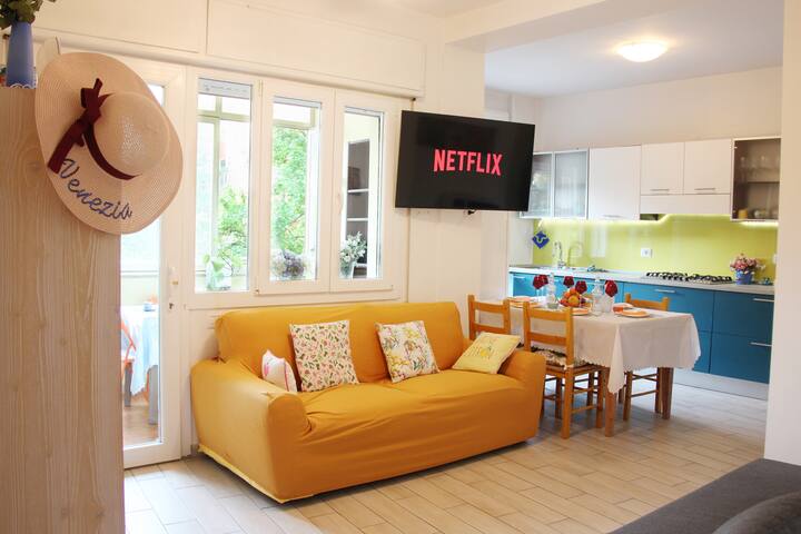 [Venice Apartment 10 min in Tram] – Free Parking gallery image 2