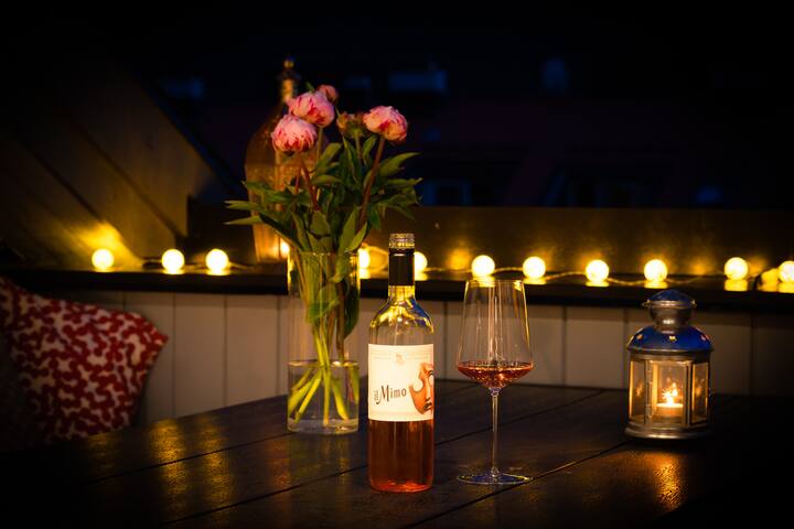 Central 4BR Loft w/ Peaceful Terrace & Huge Garden gallery image 4