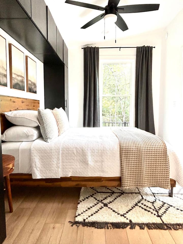 เตียงควีนไซส์