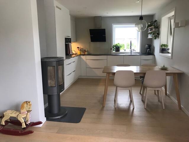 Cozy house with own garden gallery image 4