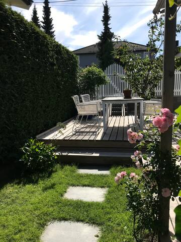 Cozy house with own garden gallery image 2