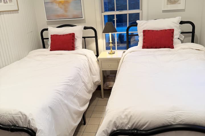 חדר שינה 5 עם 2 מיטות יחיד נוחות מאוד