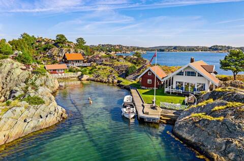 Private island, 2 cabins, beach, boat