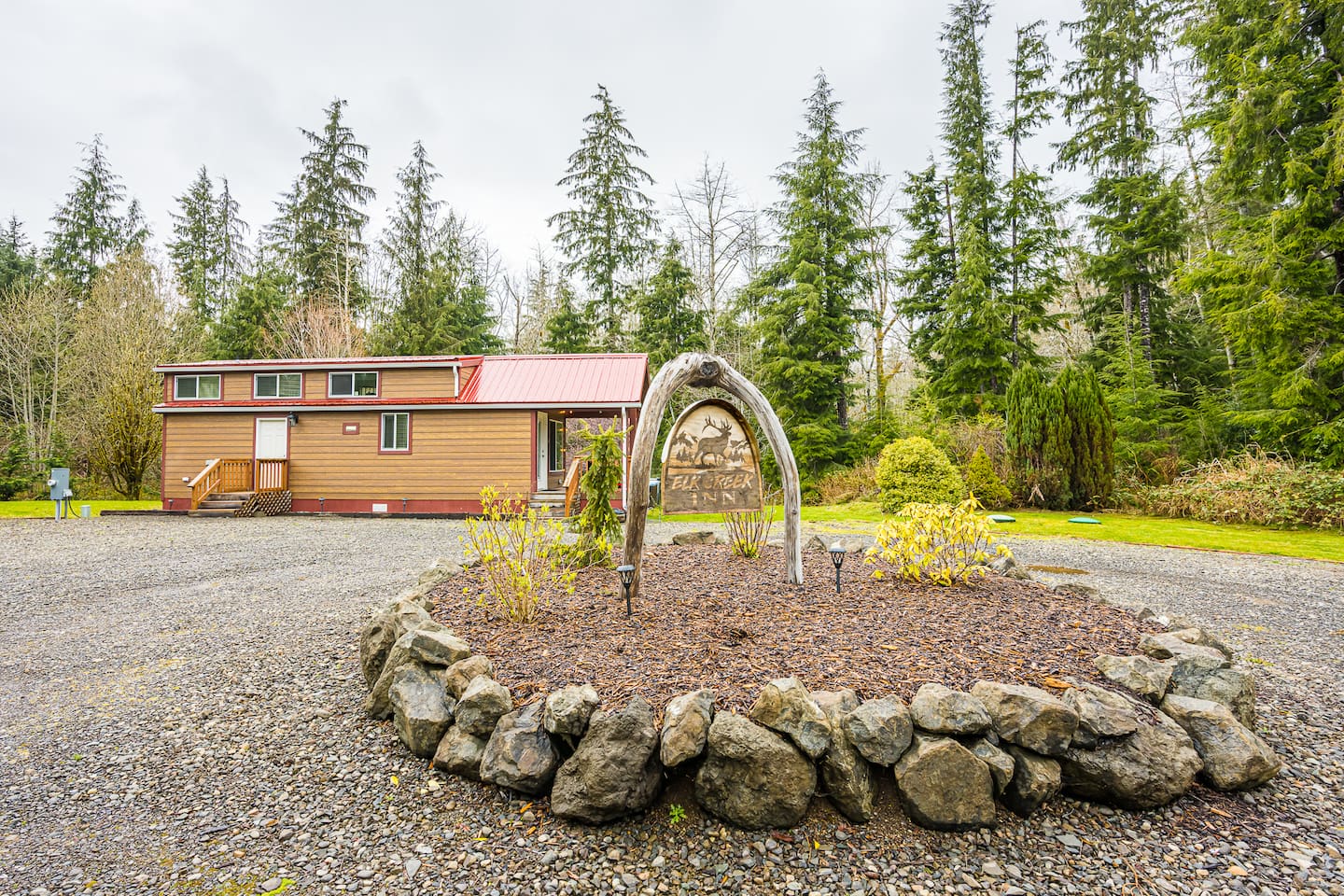 ElkCreekInn: Creekside Tiny Home photo 6