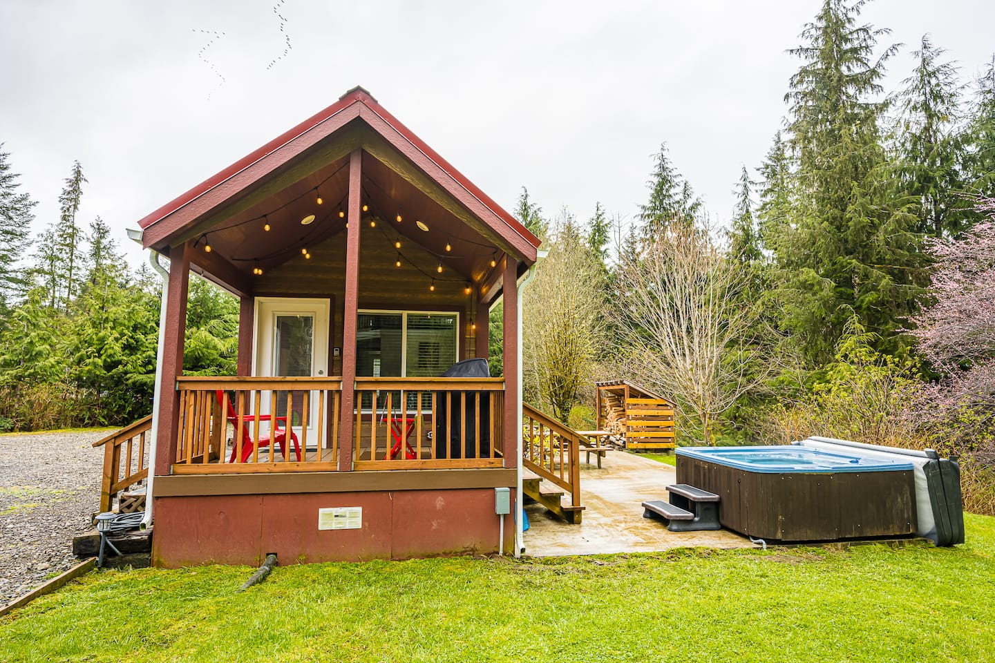ElkCreekInn: Creekside Tiny Home
