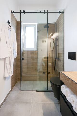 Prime Location Athens Exec 2 BD Apt by Live&Travel gallery image 5