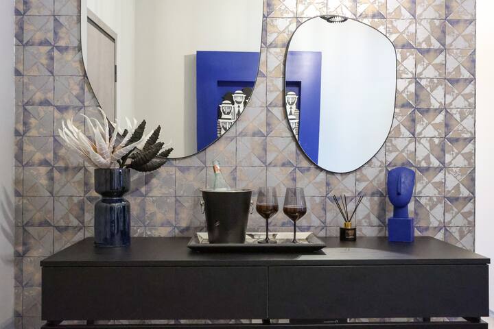 Prime Location Athens Exec 2 BD Apt by Live&Travel gallery image 3