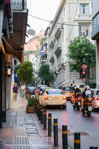 Prime Location Athens Exec 2 BD Apt by Live&Travel gallery image 4