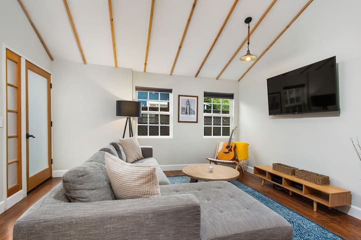 Downtown Culver 2BR House: Backyard & Garage