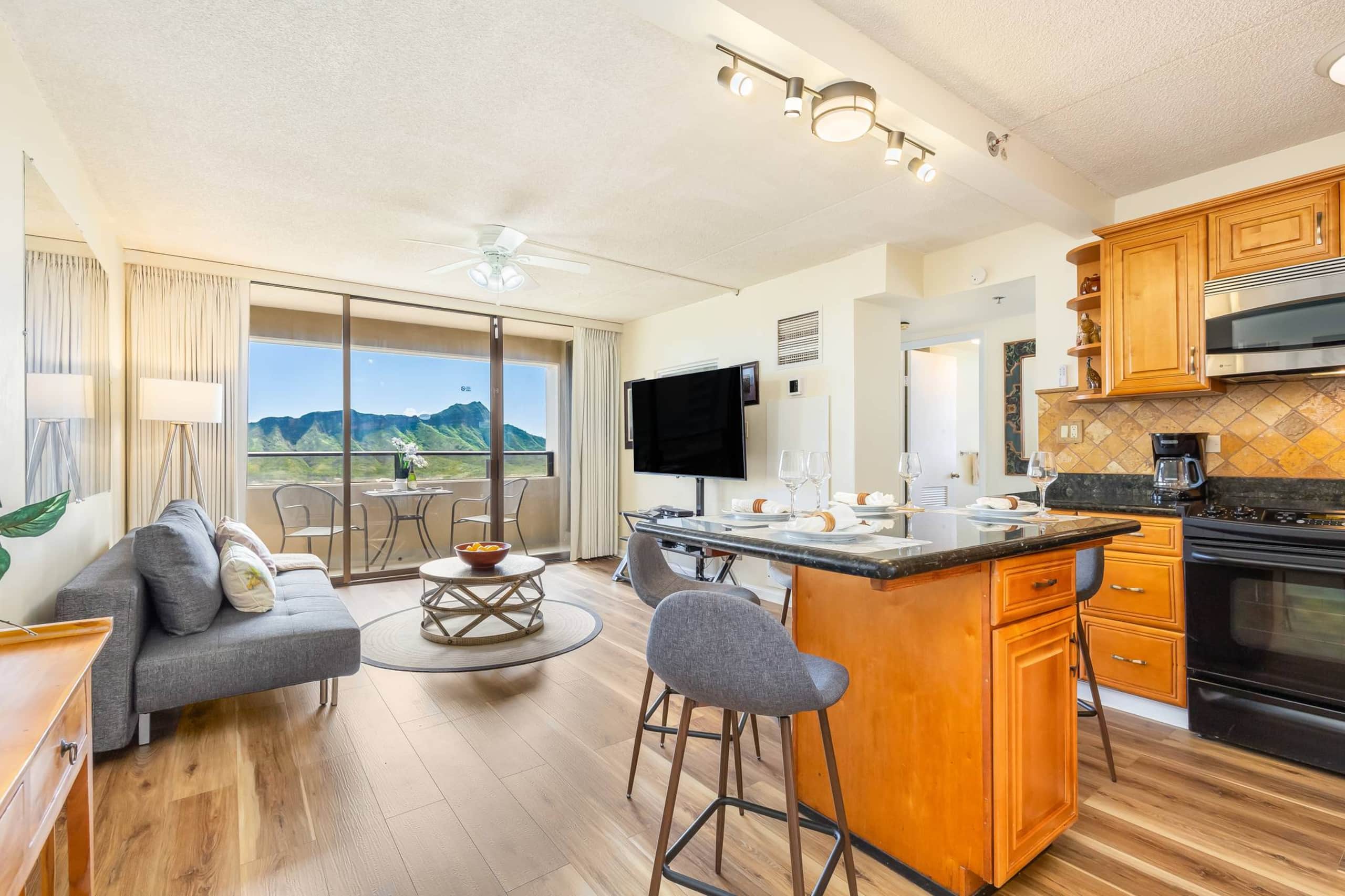 Hotel in Honolulu · ★4.59 · 2 bedrooms · 3 beds · 1 private bath - Image 3