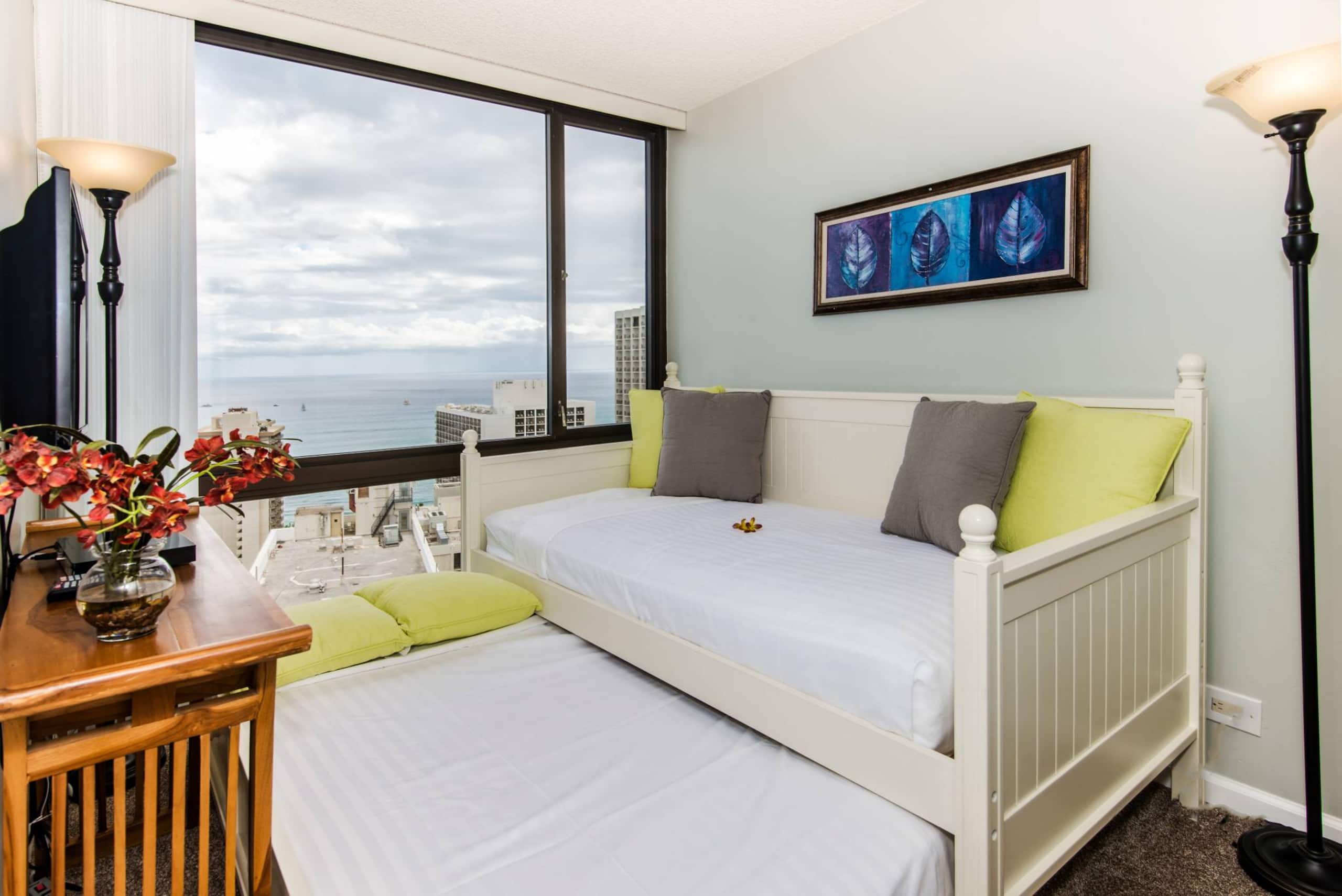 Hotel in Honolulu · ★4.59 · 2 bedrooms · 3 beds · 1 private bath - Image 12