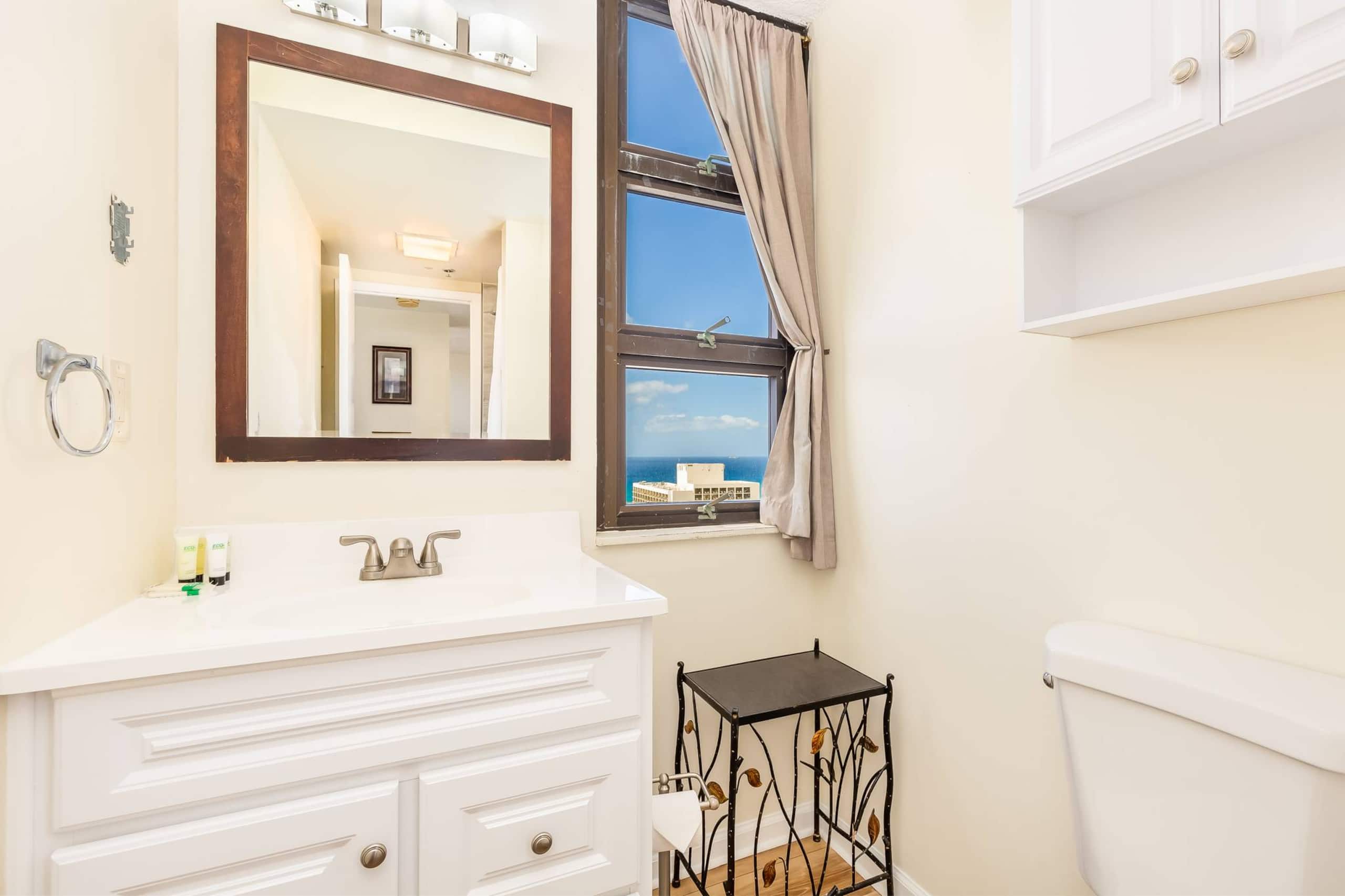 Hotel in Honolulu · ★4.59 · 2 bedrooms · 3 beds · 1 private bath - Image 19