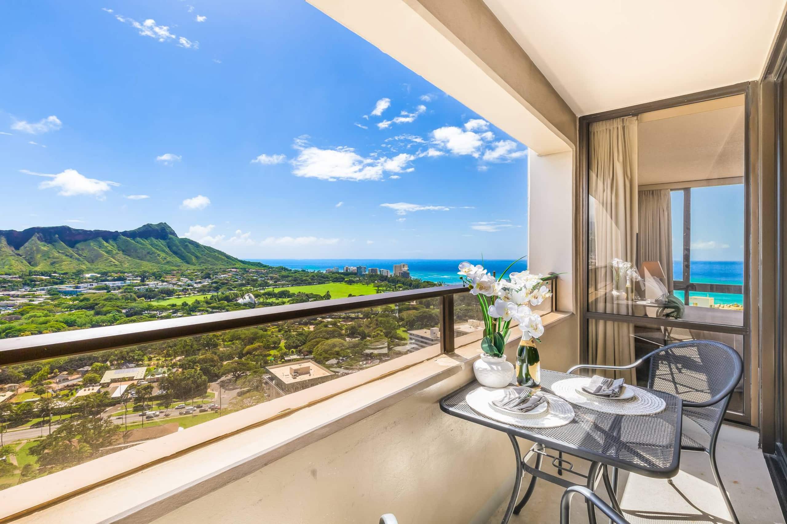 Hotel in Honolulu · ★4.59 · 2 bedrooms · 3 beds · 1 private bath - Image 2