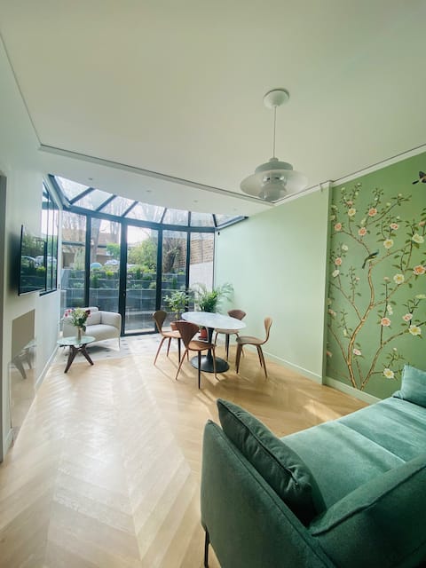 Top performing Airbnb: Luxe 10 minutes Paris - Feifei’s Home & Spa in Asnières Sur Seine