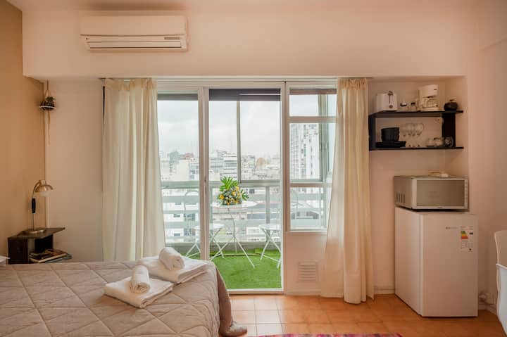 Studio apartment with balcony in San Nicolás