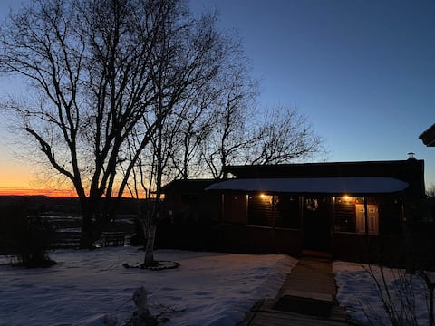 Romantic Spa/Sauna Cabin Getaway