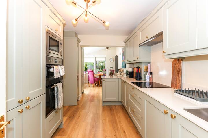 Fashionable Chic Townhouse in D4 gallery image 3