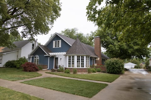 Warm, inviting home in the heart of Pella