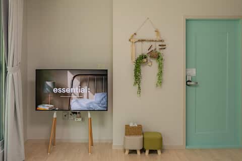 Green Tree Youngwol (East House)/Quiet Forest Road/Young Moon Y Park/Sam Bridge