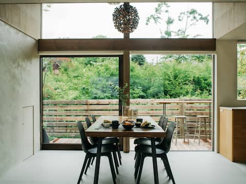 [Pets allowed] Great location near Karuizawa Station/Modern and open atrium house/2 parking spaces/M