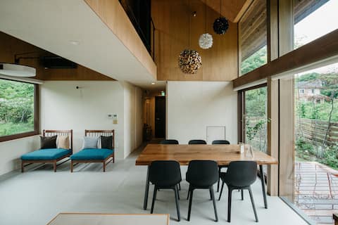 [Pets allowed] Good location near Karuizawa Station/Modern and open stairwell house villa/Parking fo